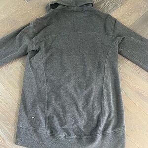 Lululemon size 6 sweatshirt Euc